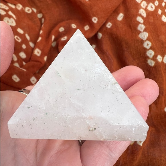 WHITE QUARTZ CRYSTAL PYRAMID - Picture 13 of 13